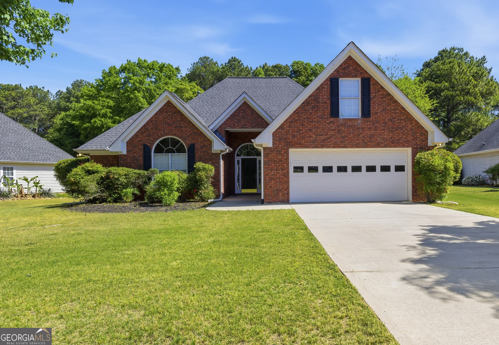 3 bedroom, 2.5 bathroom, 2,047 sq ft single family residence sold at 2820 Meadow Gate Way, Loganville, GA 30052