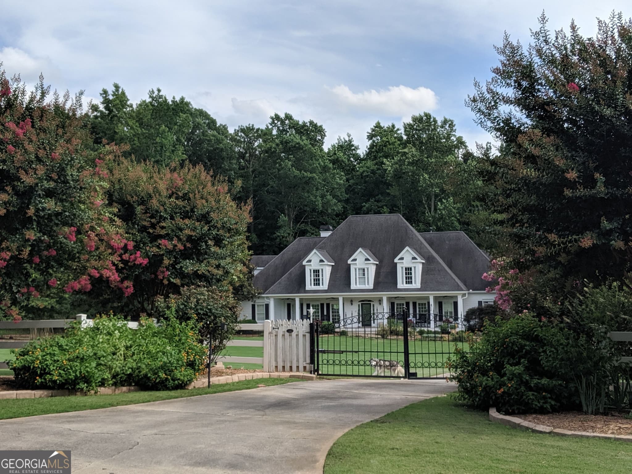 1 bedroom, 1 bathroom, 2,500 sq ft single family residence for rent at 160 Alexander Ware Place, Fayetteville, GA 30215 for $3,000 a month — photo 1 of 38