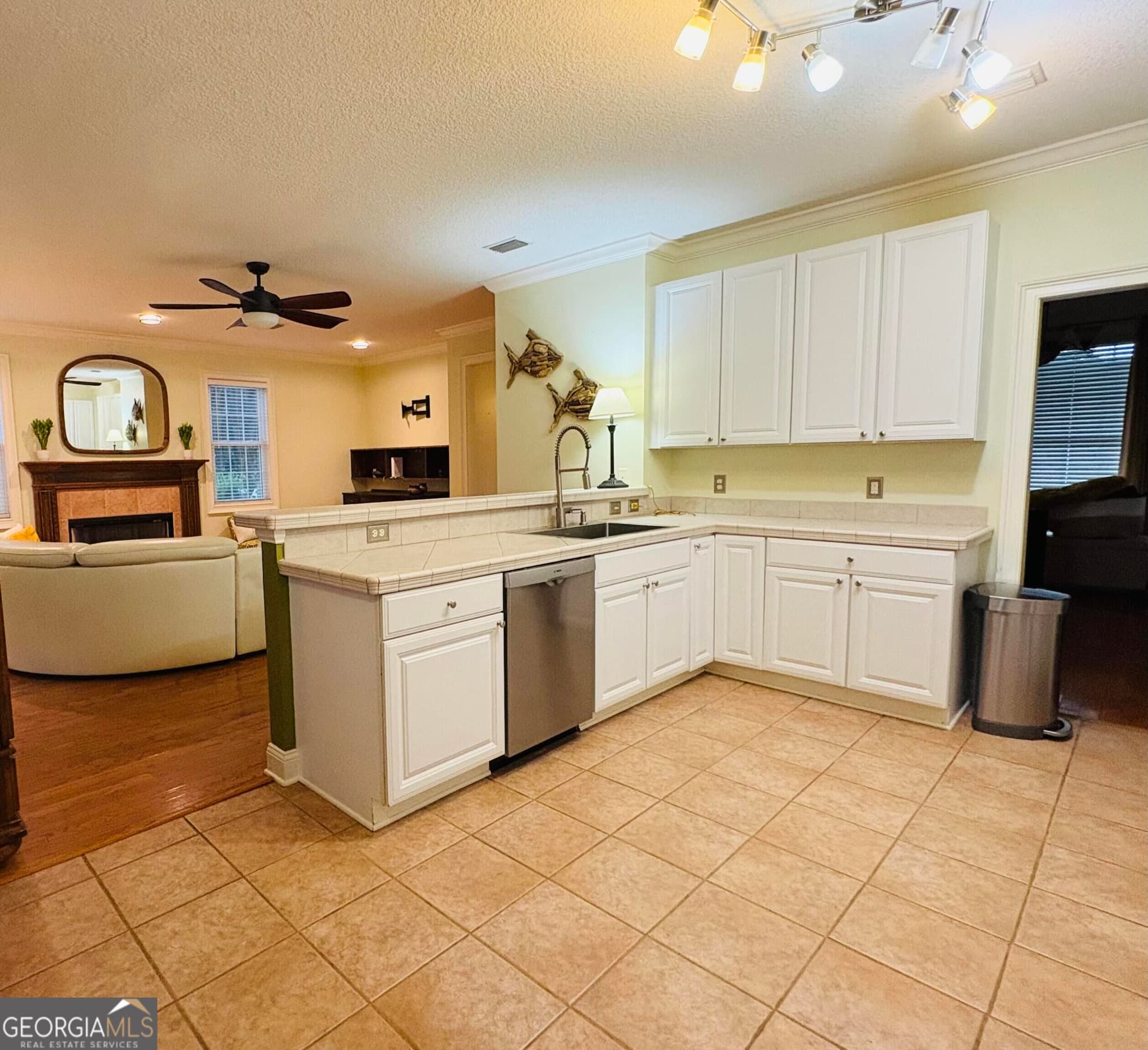 5 bedroom, 3.5 bathroom, 2,754 sq ft single family residence for sale at 237 W Commons Drive, St. Simons, GA 31522 — photo 6