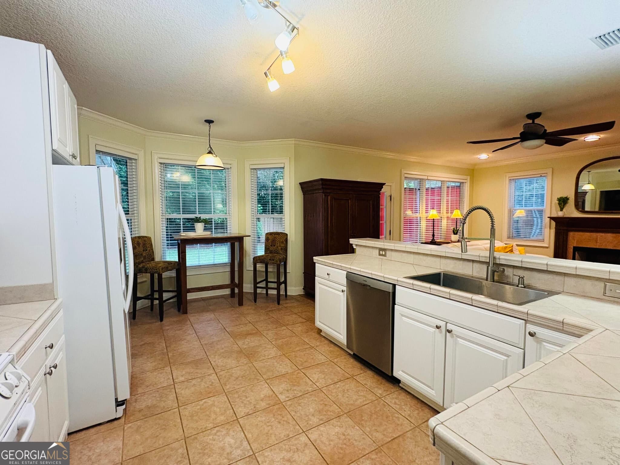 5 bedroom, 3.5 bathroom, 2,754 sq ft single family residence for sale at 237 W Commons Drive, St. Simons, GA 31522 — photo 7
