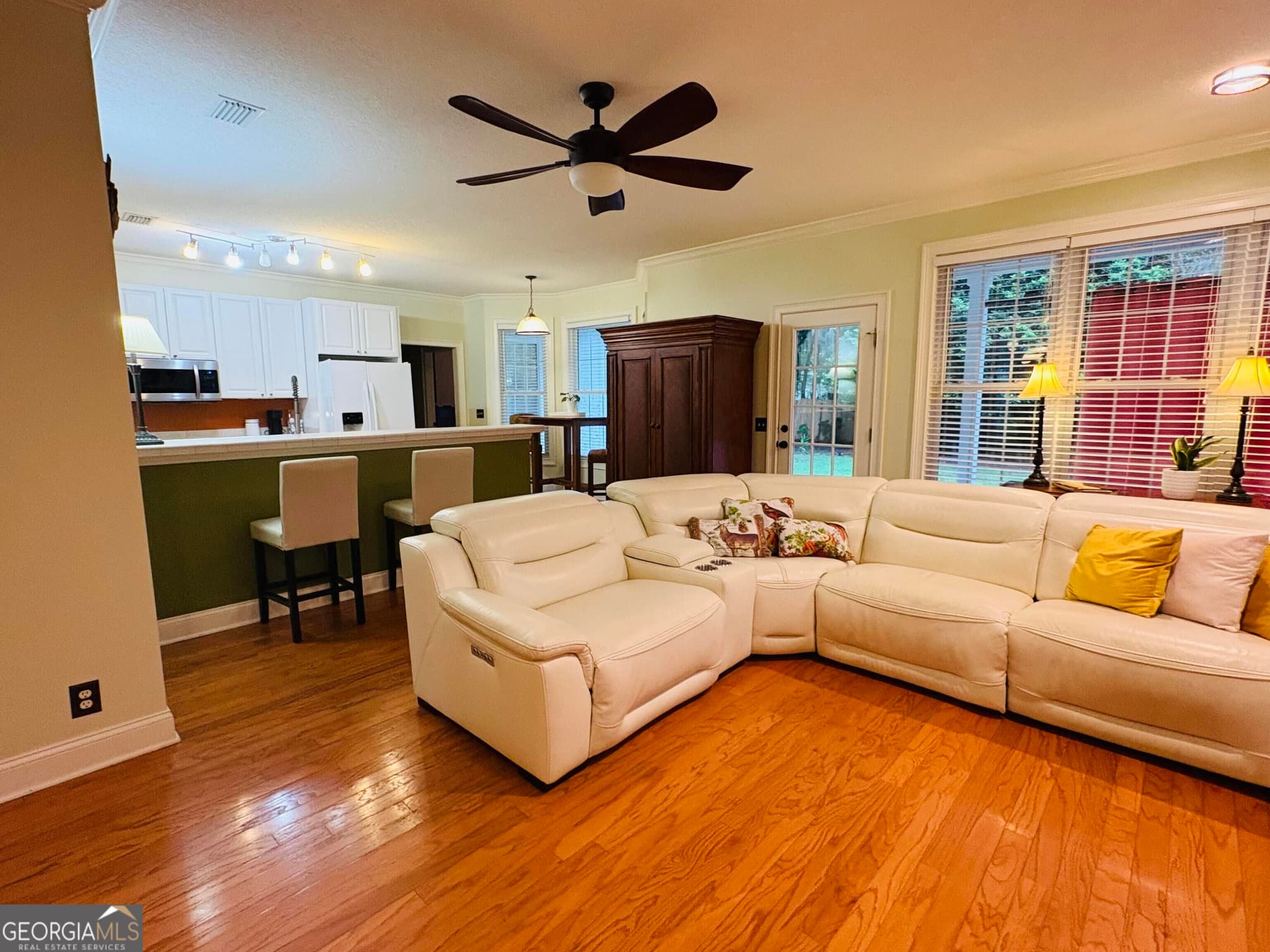 5 bedroom, 3.5 bathroom, 2,754 sq ft single family residence for sale at 237 W Commons Drive, St. Simons, GA 31522 — photo 4