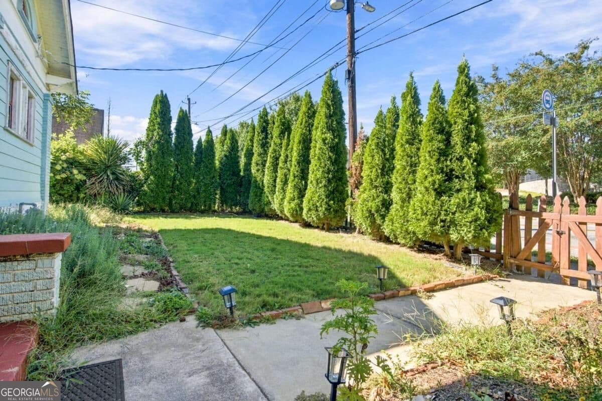 5 bedroom, 3.5 bathroom single family residence for sale at 1420 Sylvan Road, Atlanta, GA 30310 — photo 6