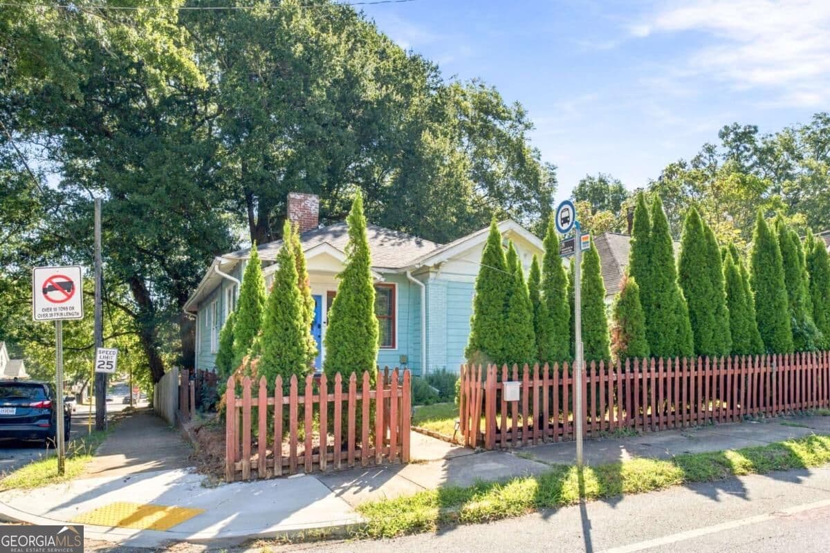 5 bedroom, 3.5 bathroom single family residence for sale at 1420 Sylvan Road, Atlanta, GA 30310 — photo 4