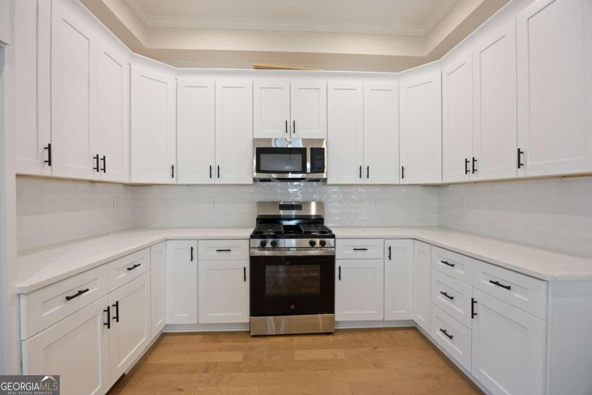 3 bedroom, 2.5 bathroom, 2,000 sq ft single family residence for sale at 360 Ansley Drive, Athens, GA 30605 — photo 3