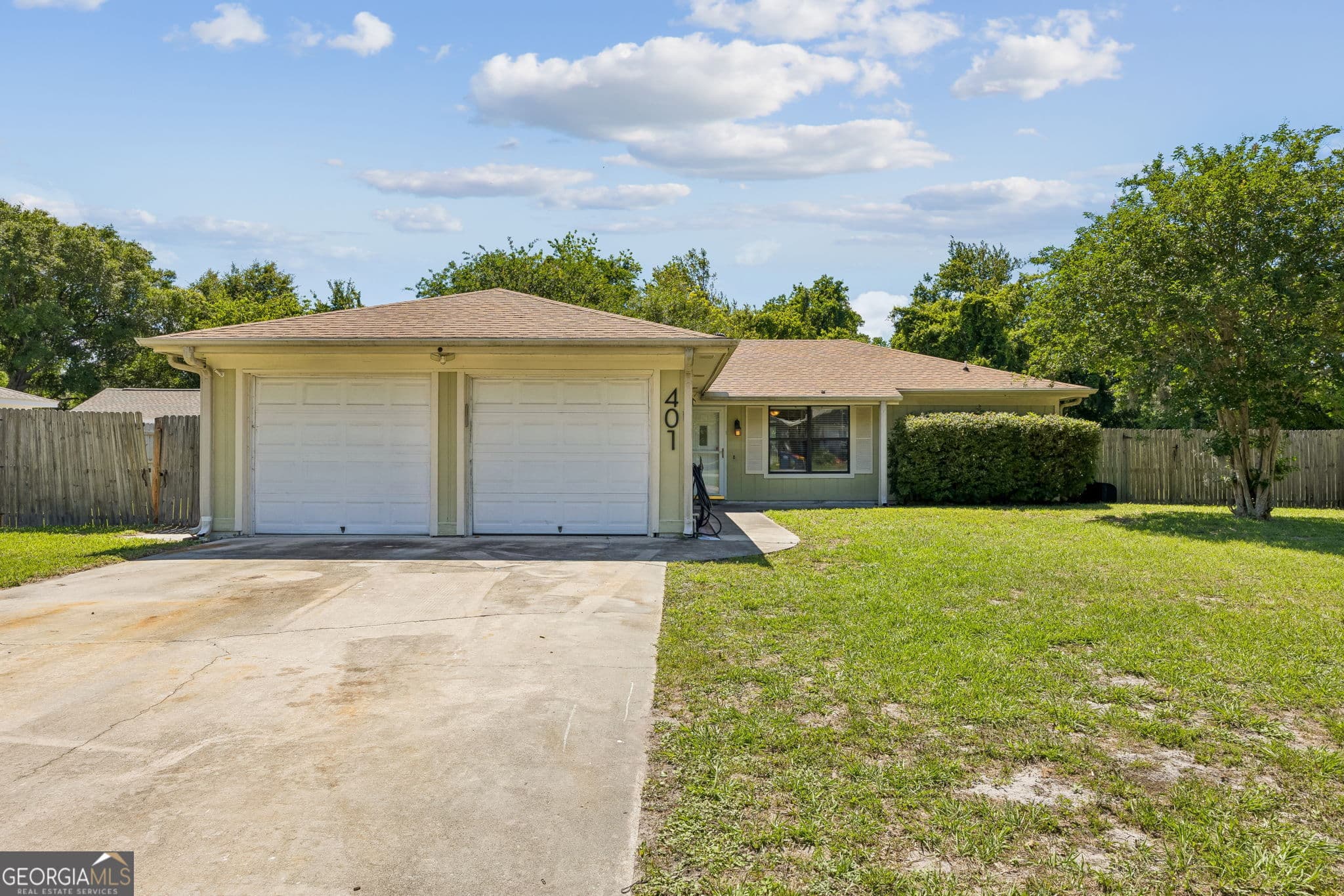 3 bedroom, 2 bathroom, 1,752 sq ft single family residence under contract at 401 Powder Horn Road, St. Marys, GA 31558 — photo 2