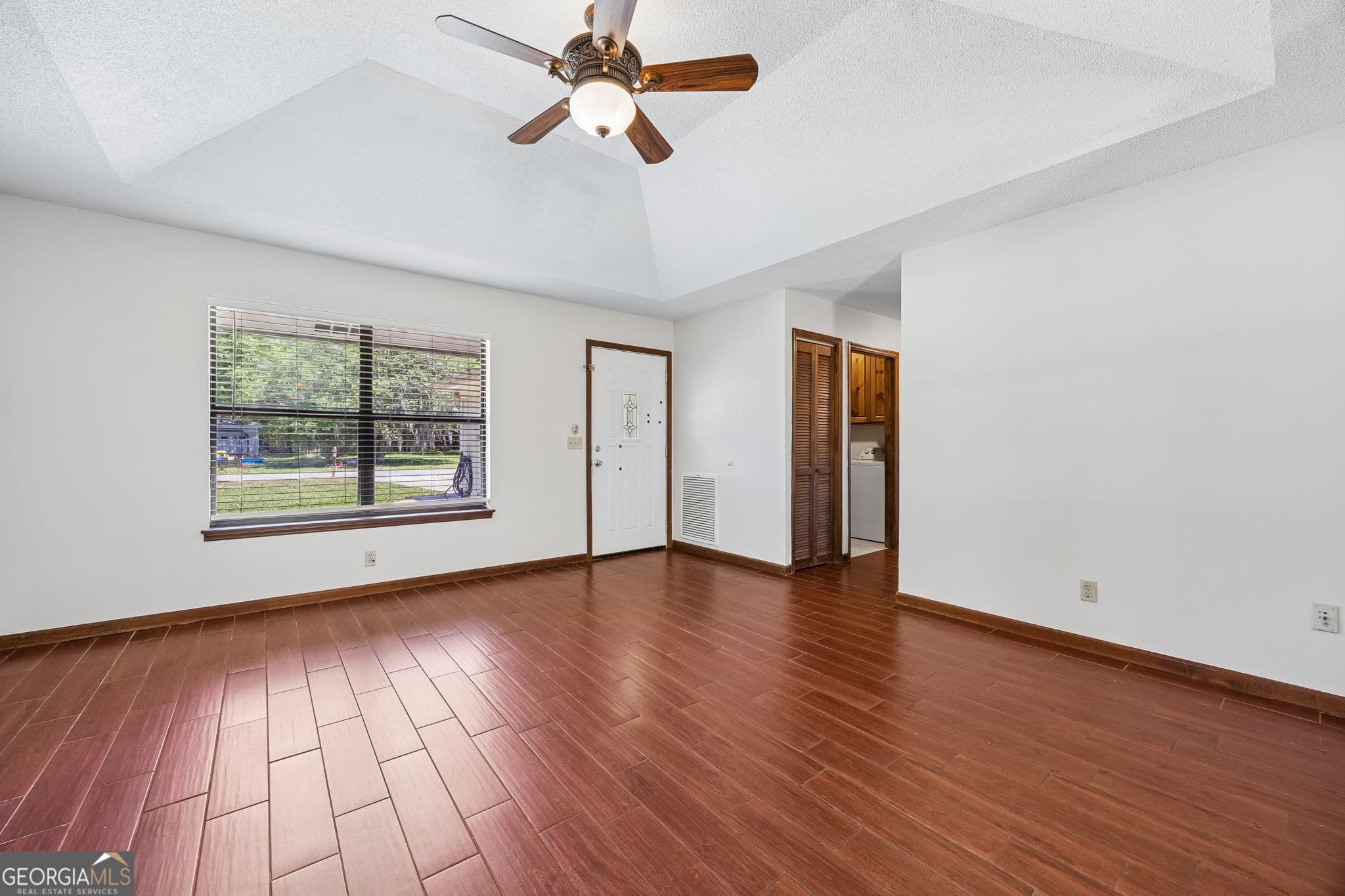 3 bedroom, 2 bathroom, 1,752 sq ft single family residence under contract at 401 Powder Horn Road, St. Marys, GA 31558 — photo 6