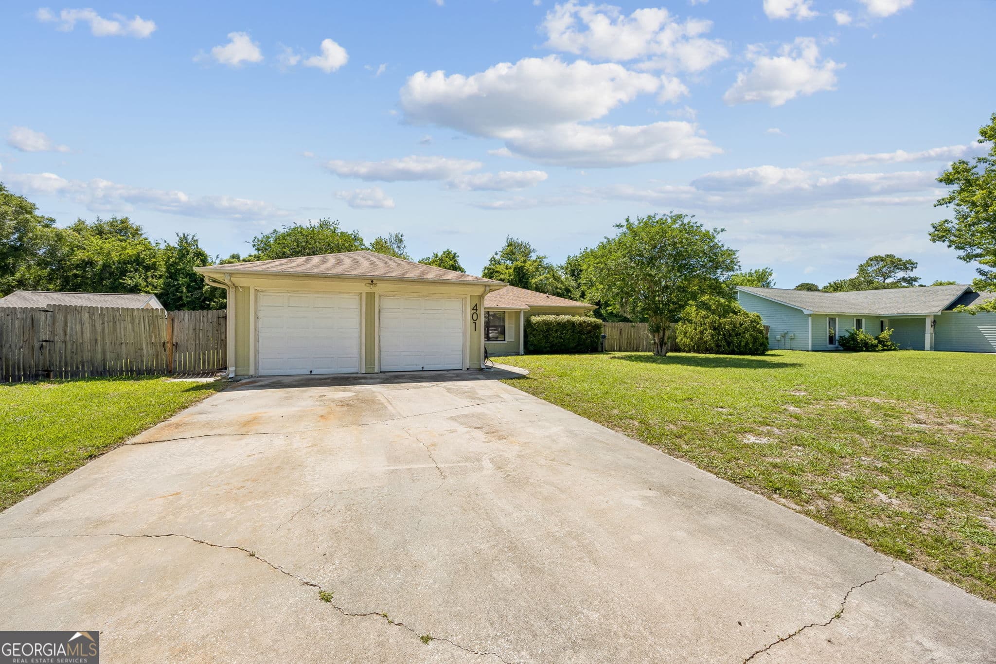 3 bedroom, 2 bathroom, 1,752 sq ft single family residence under contract at 401 Powder Horn Road, St. Marys, GA 31558 — photo 3