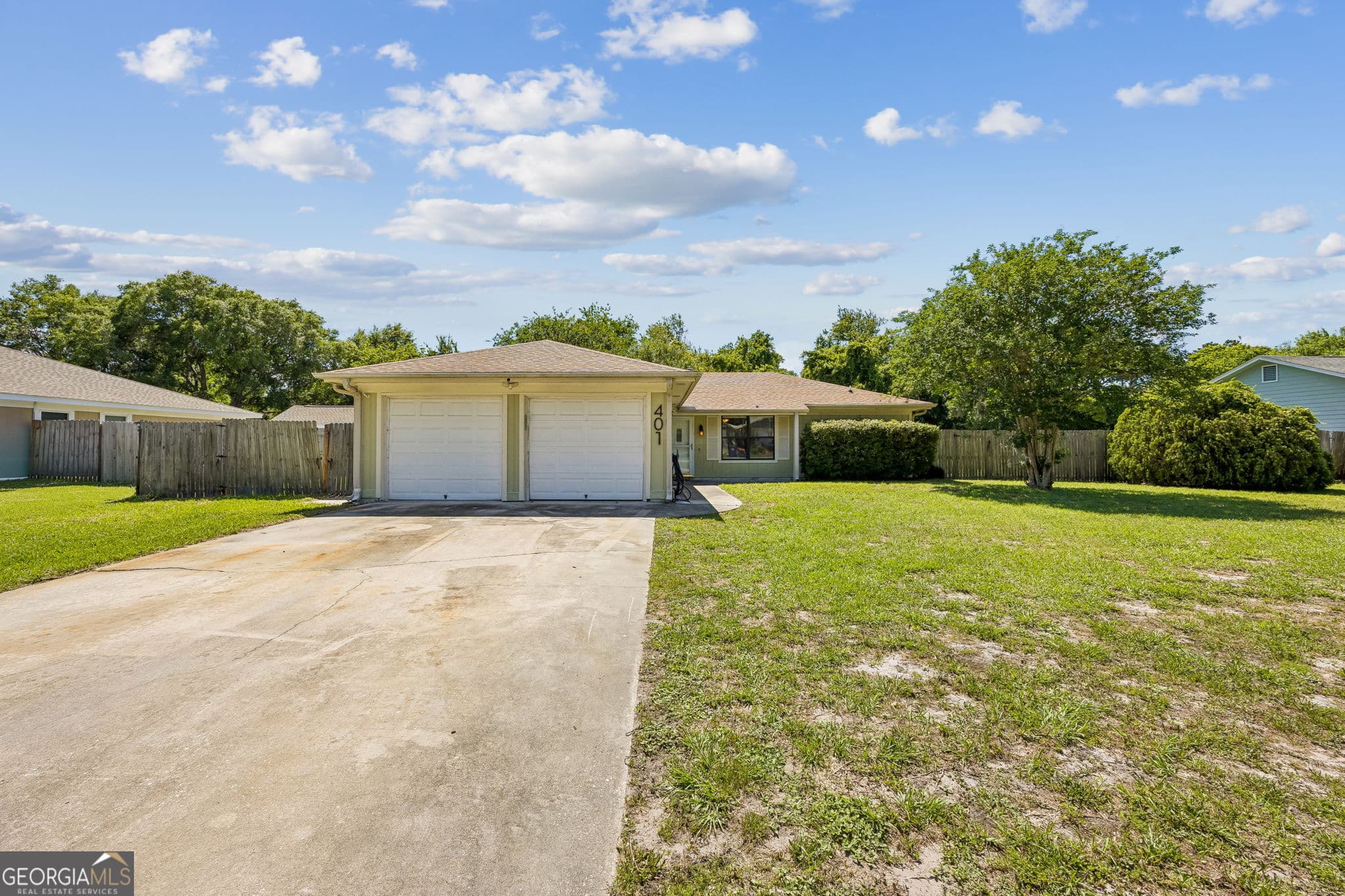 3 bedroom, 2 bathroom, 1,752 sq ft single family residence under contract at 401 Powder Horn Road, St. Marys, GA 31558