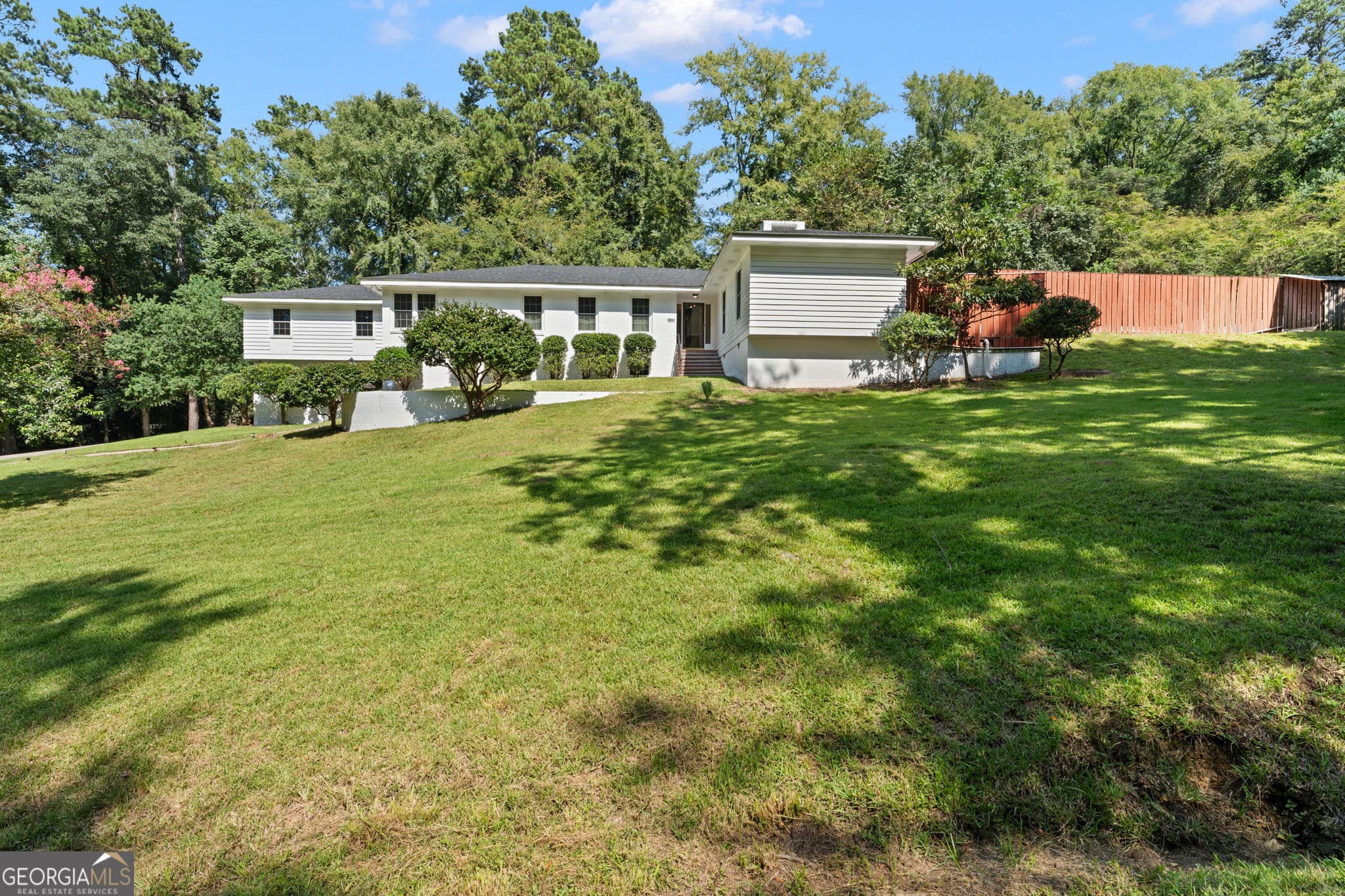 5 bedroom, 4 bathroom, 5,380 sq ft single family residence for sale at 1695 Briarcliff Road, Macon, GA 31211 — photo 2