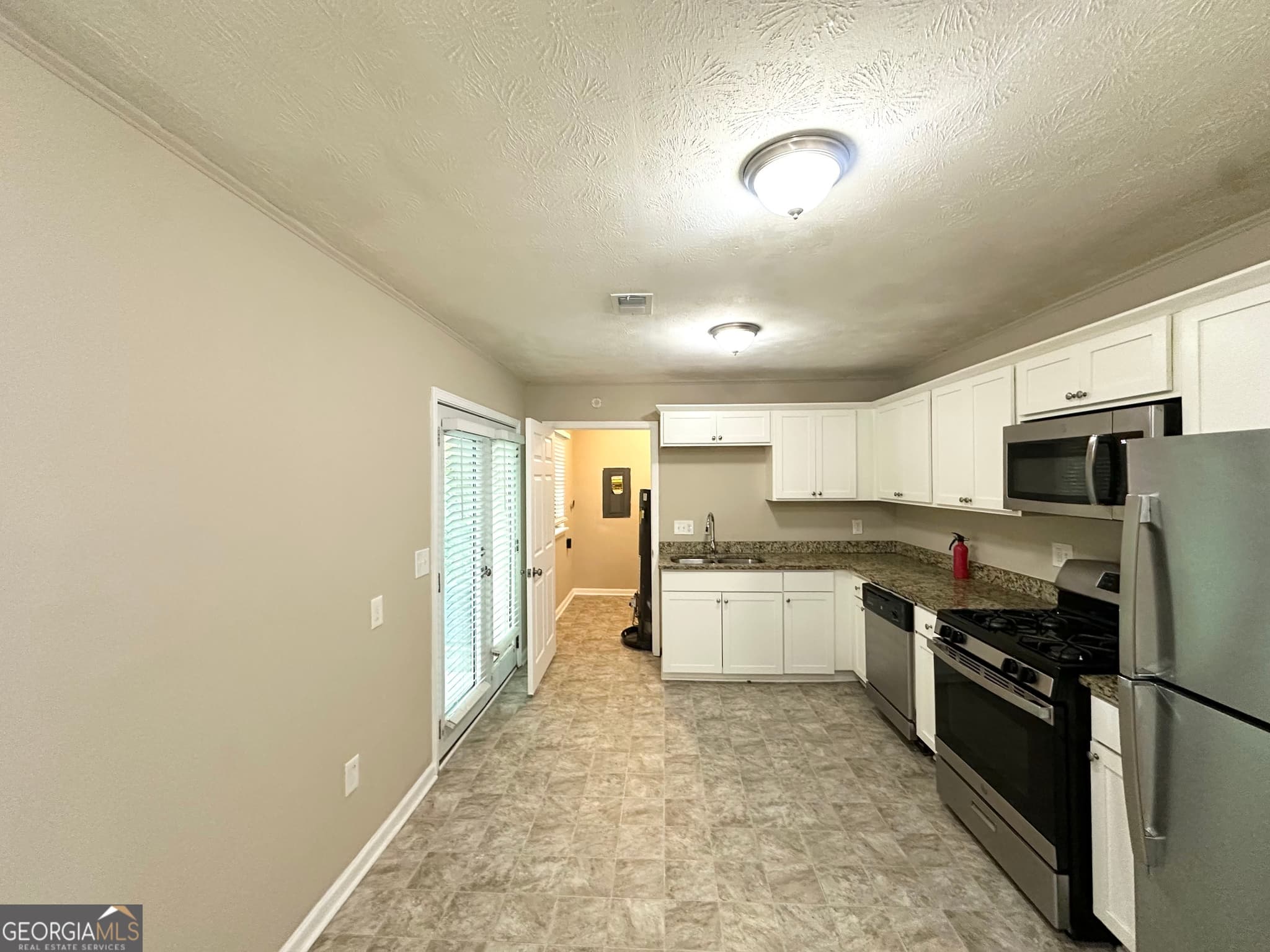 4 bedroom, 1 bathroom, 1,352 sq ft single family residence for sale at 6309 Wellington Way, Austell, GA 30106 — photo 5