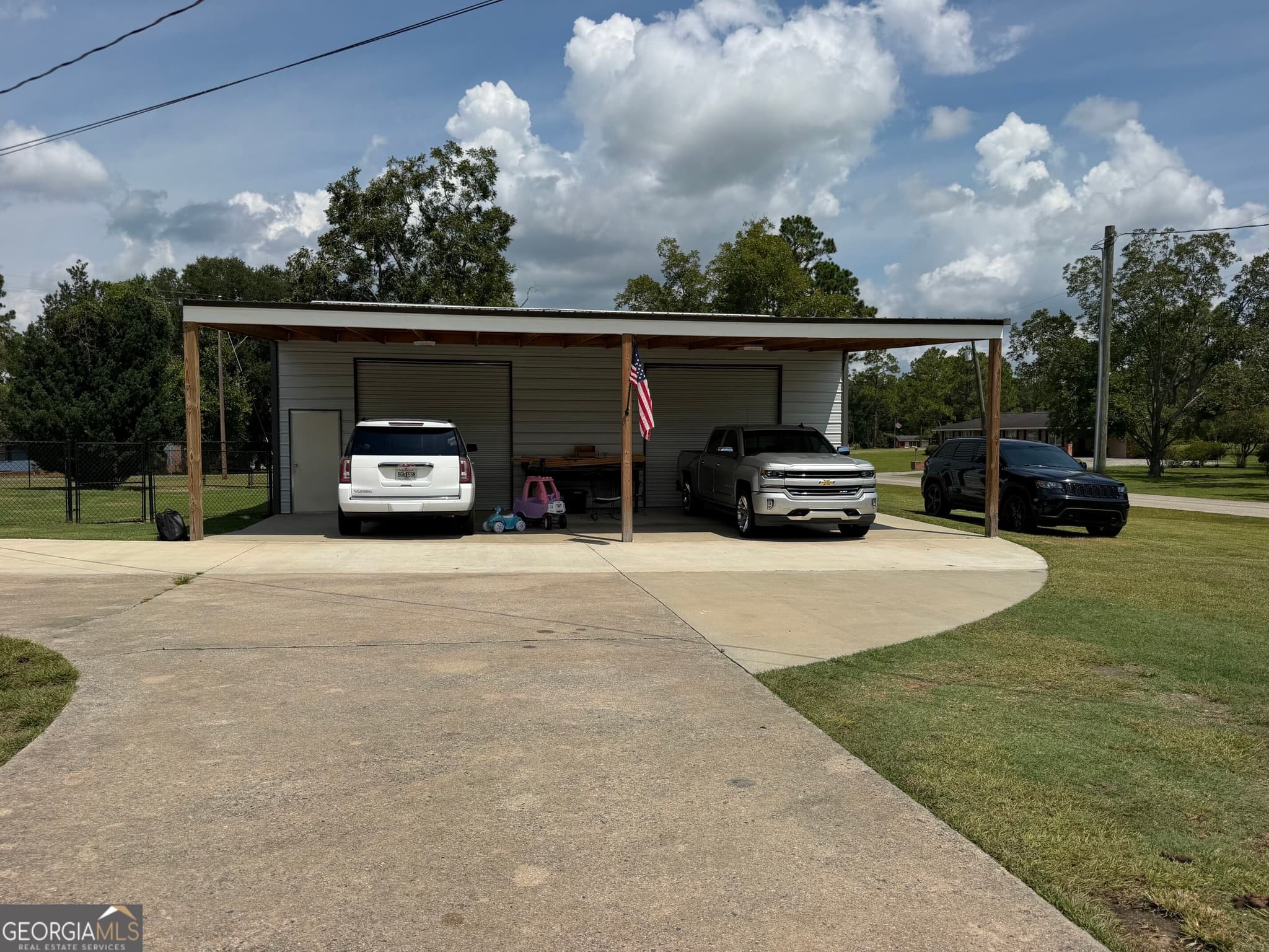3 bedroom, 2 bathroom, 1,846 sq ft single family residence for sale at 438 W Oglethorpe Avenue, Lyons, GA 30436 — photo 3