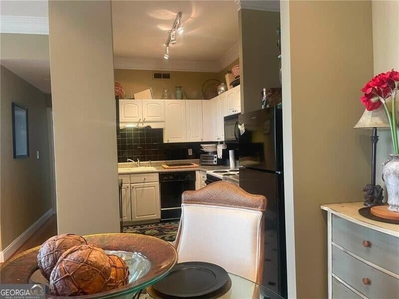 2 bedroom, 1 bathroom, 840 sq ft condominium for sale at 3060 Pharr Court North 821, Atlanta, GA 30305 — photo 9