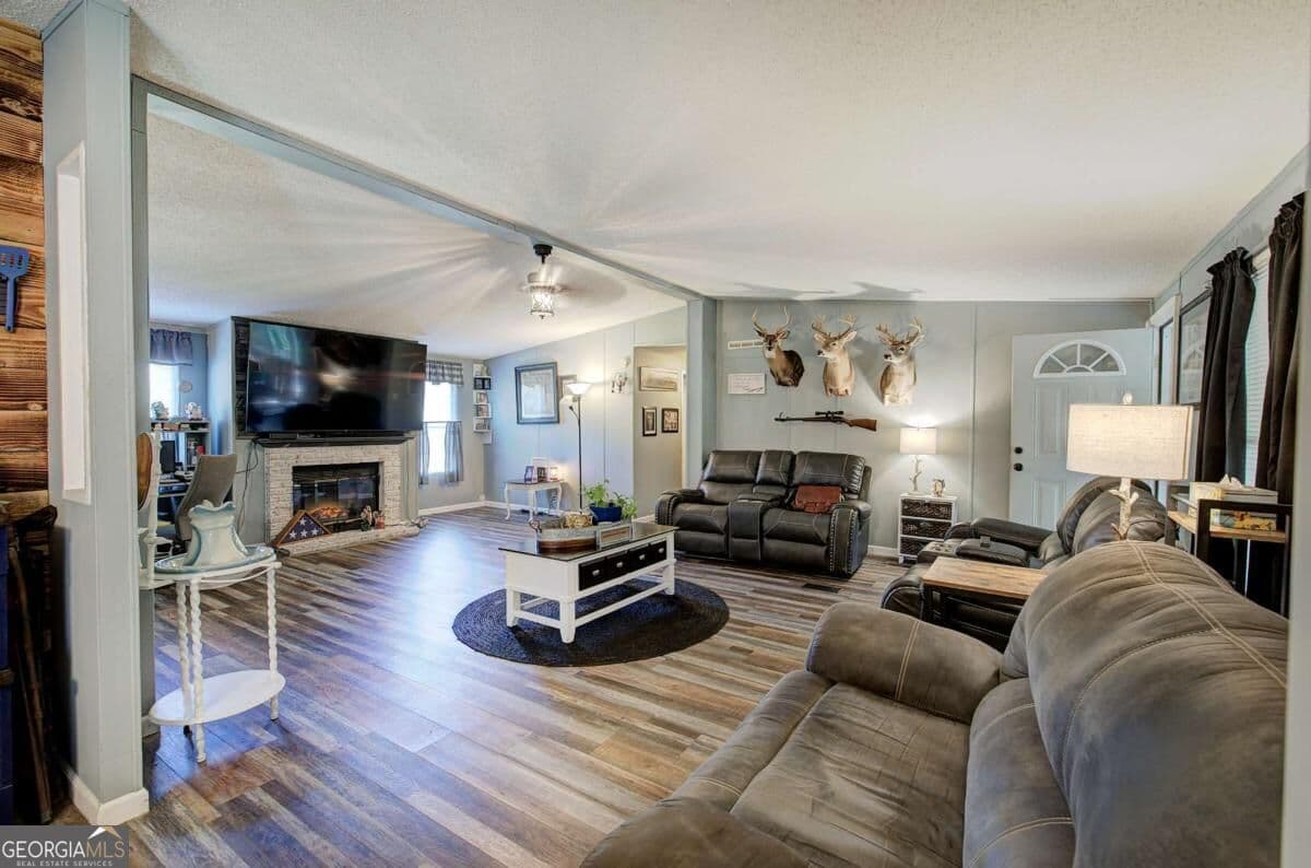3 bedroom, 2 bathroom manufactured home,single family residence for sale at 1424 Abrams Road, Silver Creek, GA 30173 — photo 10