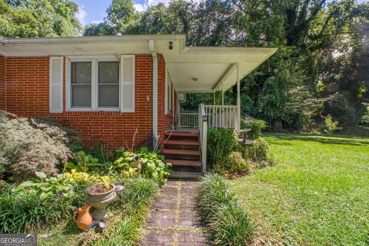 5 bedroom, 2 bathroom, 1,948 sq ft single family residence for sale at 256 Black Rock Mountain Parkway, Clayton, GA 30525 — photo 7