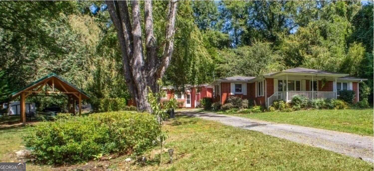 5 bedroom, 2 bathroom, 1,948 sq ft single family residence for sale at 256 Black Rock Mountain Parkway, Clayton, GA 30525 — photo 4