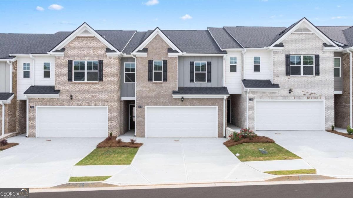 3 bedroom, 2.5 bathroom townhouse sold at 320 SILVER MOON Drive, Loganville, GA 30052