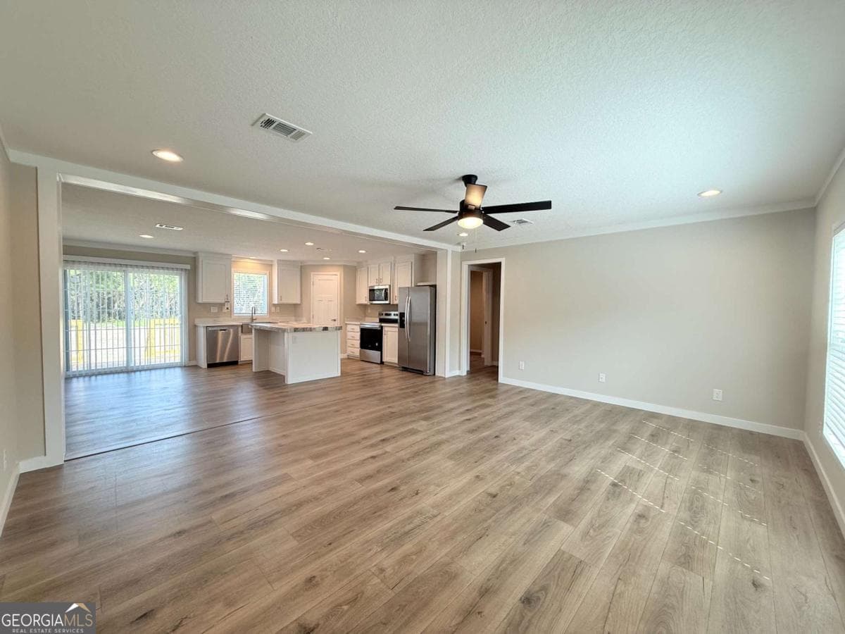 4 bedroom, 2 bathroom, 2,048 sq ft manufactured home,single family residence under contract at 5240 Owens Road, Blackshear, GA 31516 — photo 2
