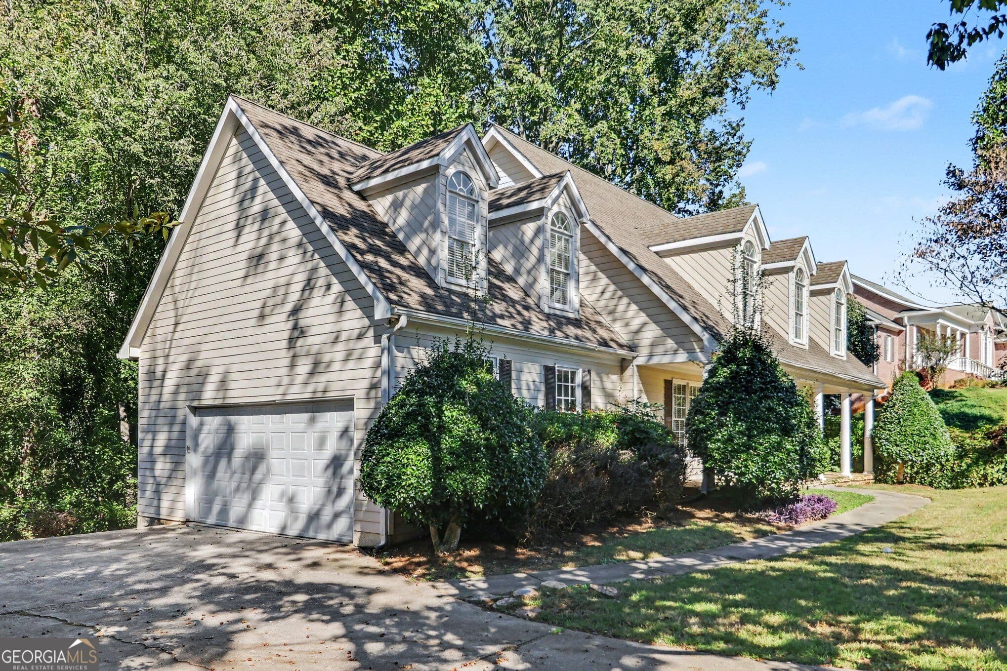 5 bedroom, 3 bathroom, 3,298 sq ft single family residence for sale at 2260 Misty Oaks Drive, Buford, GA 30519 — photo 3