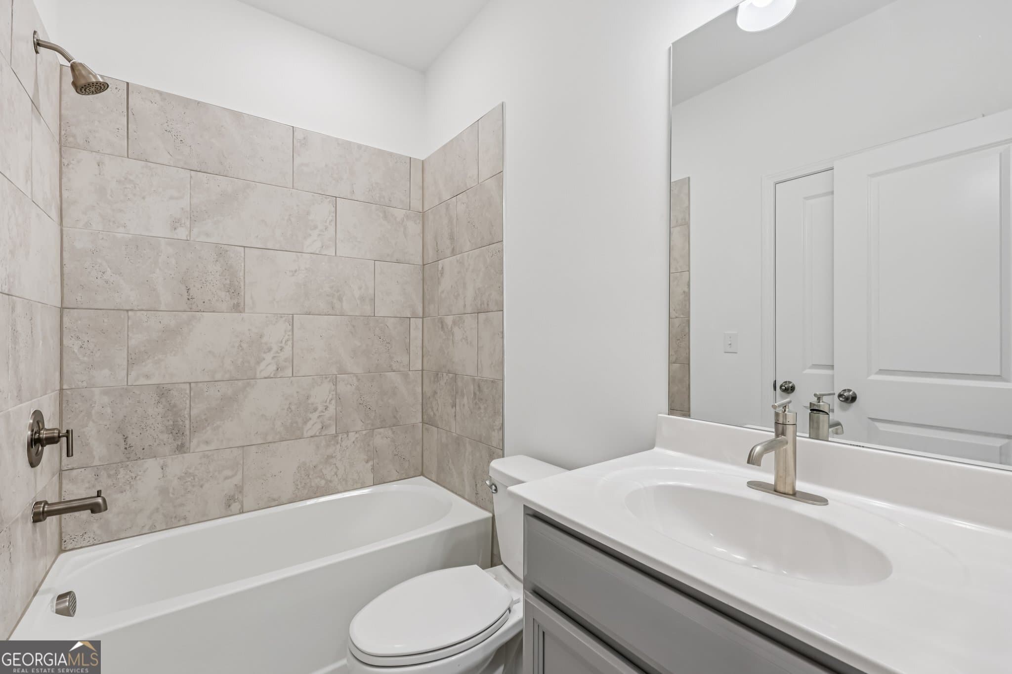 4 bedroom, 3.5 bathroom, 2,267 sq ft townhouse for sale at 377 Danville Avenue, Suwanee, GA 30024 — photo 6