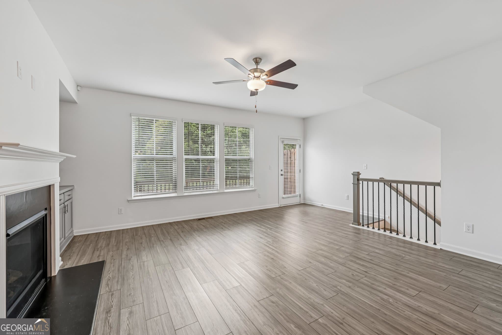 4 bedroom, 3.5 bathroom, 2,267 sq ft townhouse for sale at 377 Danville Avenue, Suwanee, GA 30024 — photo 9
