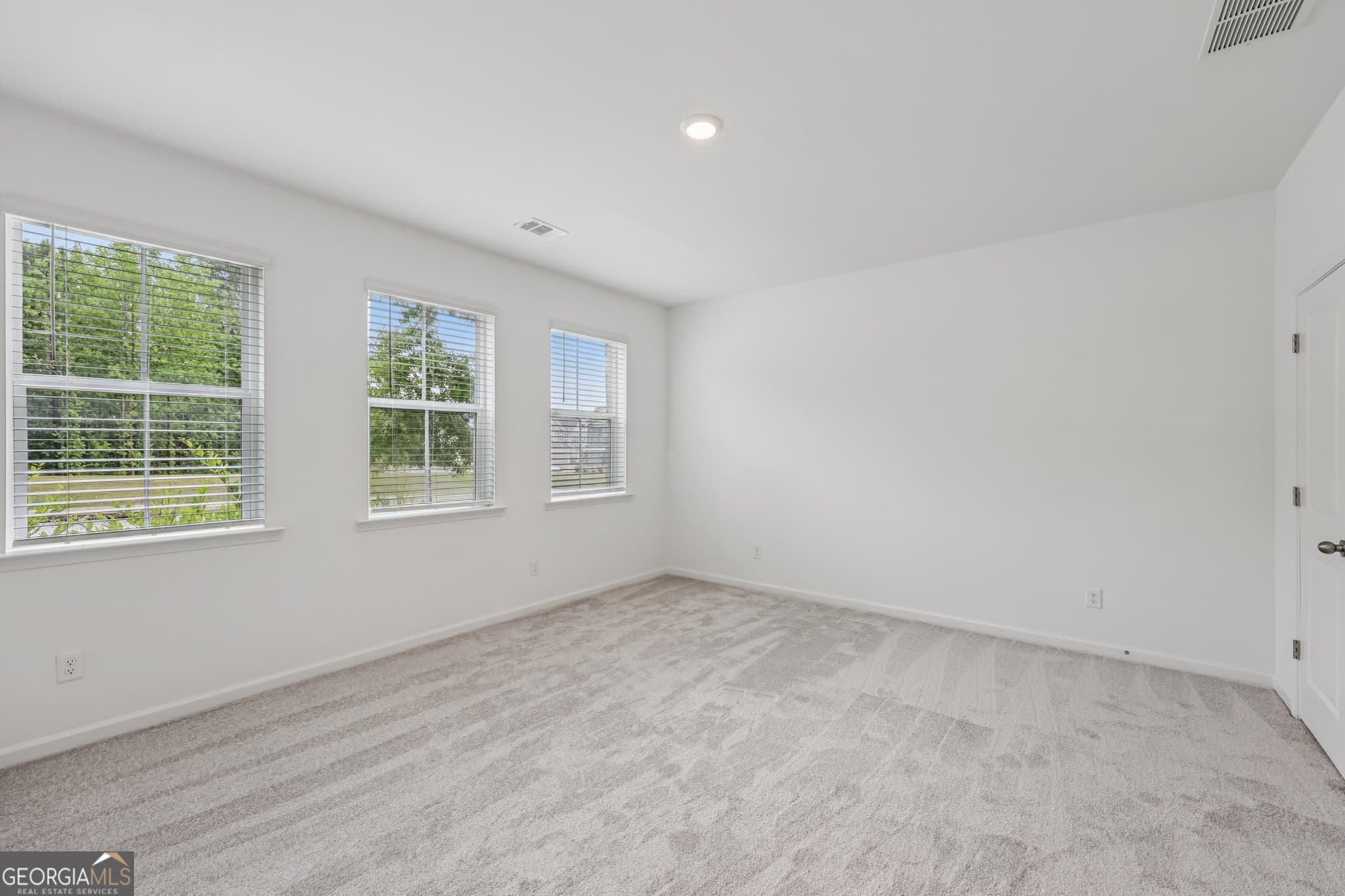 4 bedroom, 3.5 bathroom, 2,267 sq ft townhouse for sale at 377 Danville Avenue, Suwanee, GA 30024 — photo 4