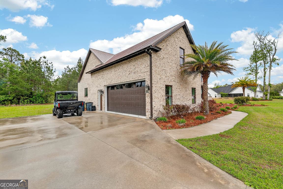 3 bedroom, 2.5 bathroom, 2,942 sq ft single family residence for sale at 211 Sanford Drive, Waverly, GA 31565 — photo 6