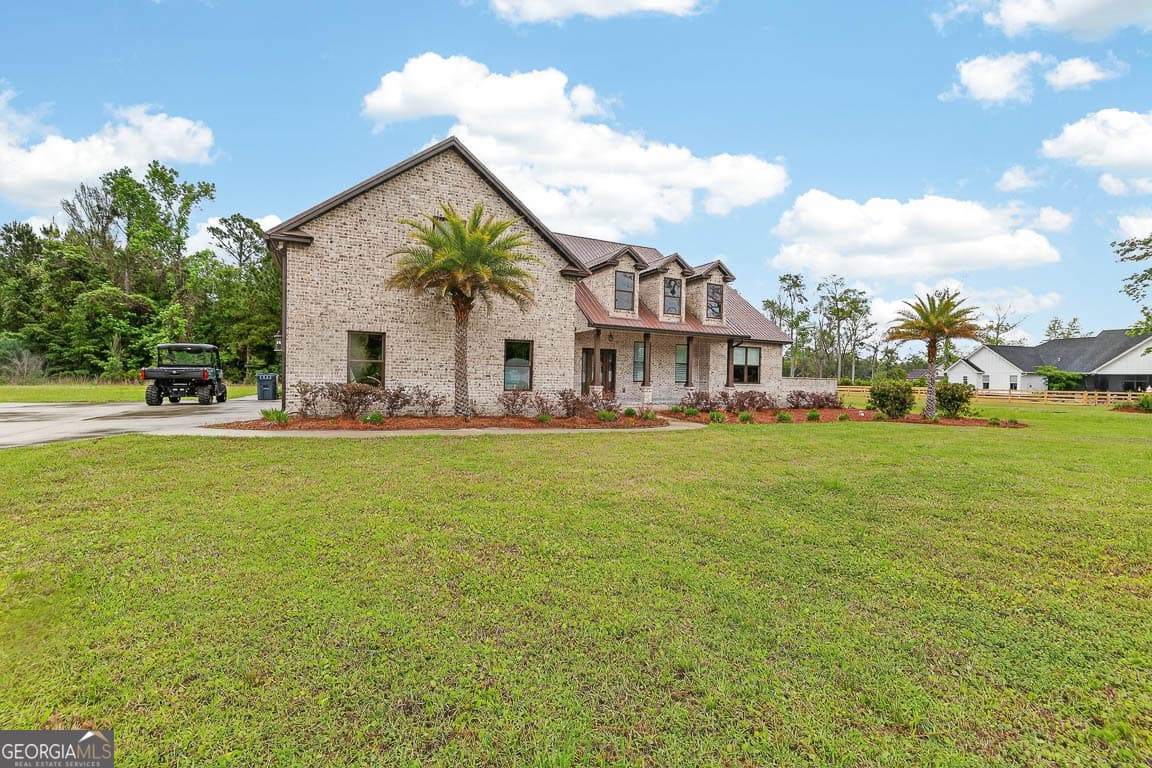 3 bedroom, 2.5 bathroom, 2,942 sq ft single family residence for sale at 211 Sanford Drive, Waverly, GA 31565 — photo 5