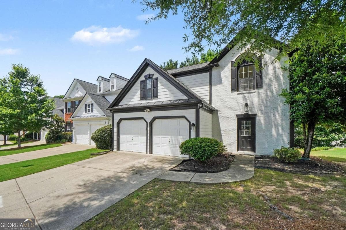 3 bedroom, 2.5 bathroom, 1,978 sq ft single family residence for sale at 2587 Alvecot Circle, Atlanta, GA 30339 — photo 2
