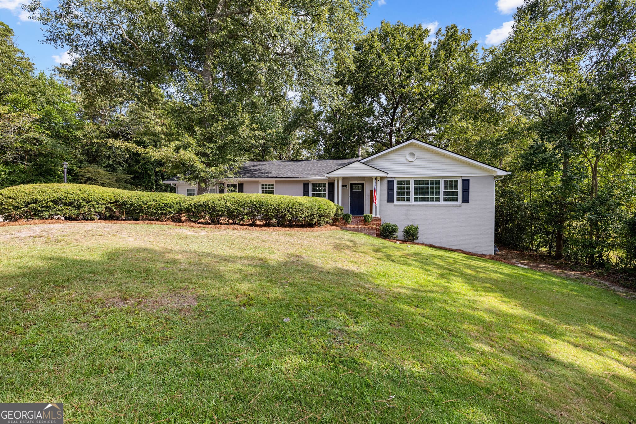 3 bedroom, 2 bathroom, 1,885 sq ft single family residence for sale at 2935 Victoria Circle, Macon, GA 31204 — photo 2