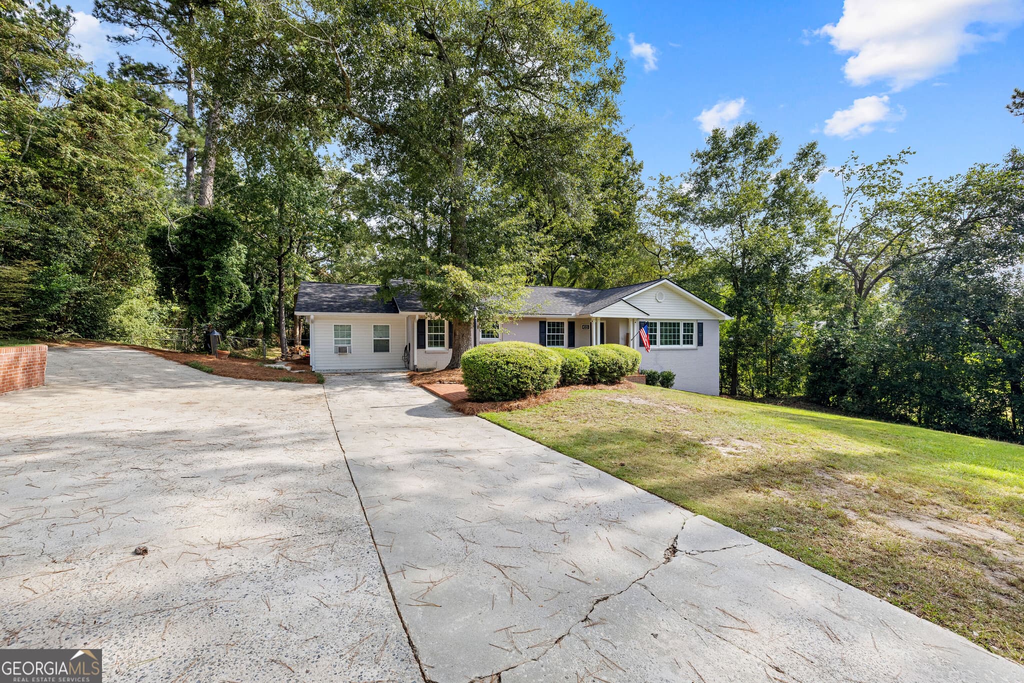 3 bedroom, 2 bathroom, 1,885 sq ft single family residence for sale at 2935 Victoria Circle, Macon, GA 31204 — photo 5