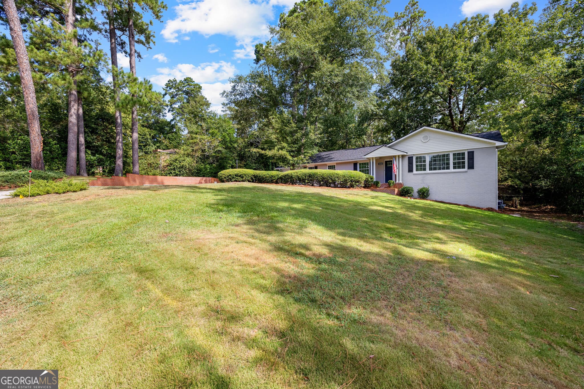 3 bedroom, 2 bathroom, 1,885 sq ft single family residence for sale at 2935 Victoria Circle, Macon, GA 31204 — photo 4