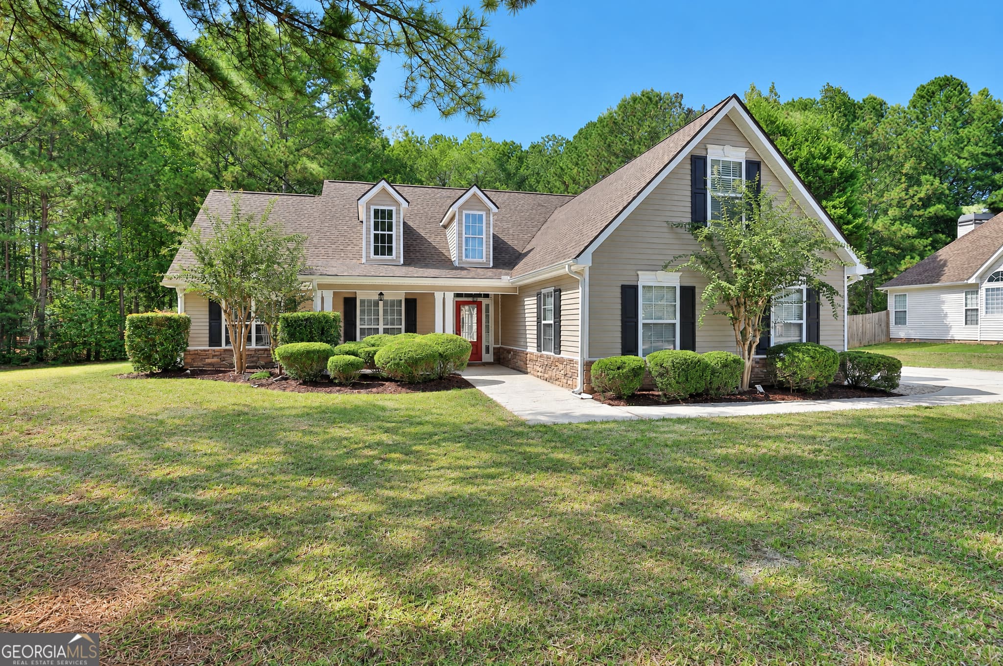 4 bedroom, 2 bathroom, 1,993 sq ft single family residence for sale at 311 Ivy Vale Court, Tyrone, GA 30290 — photo 2