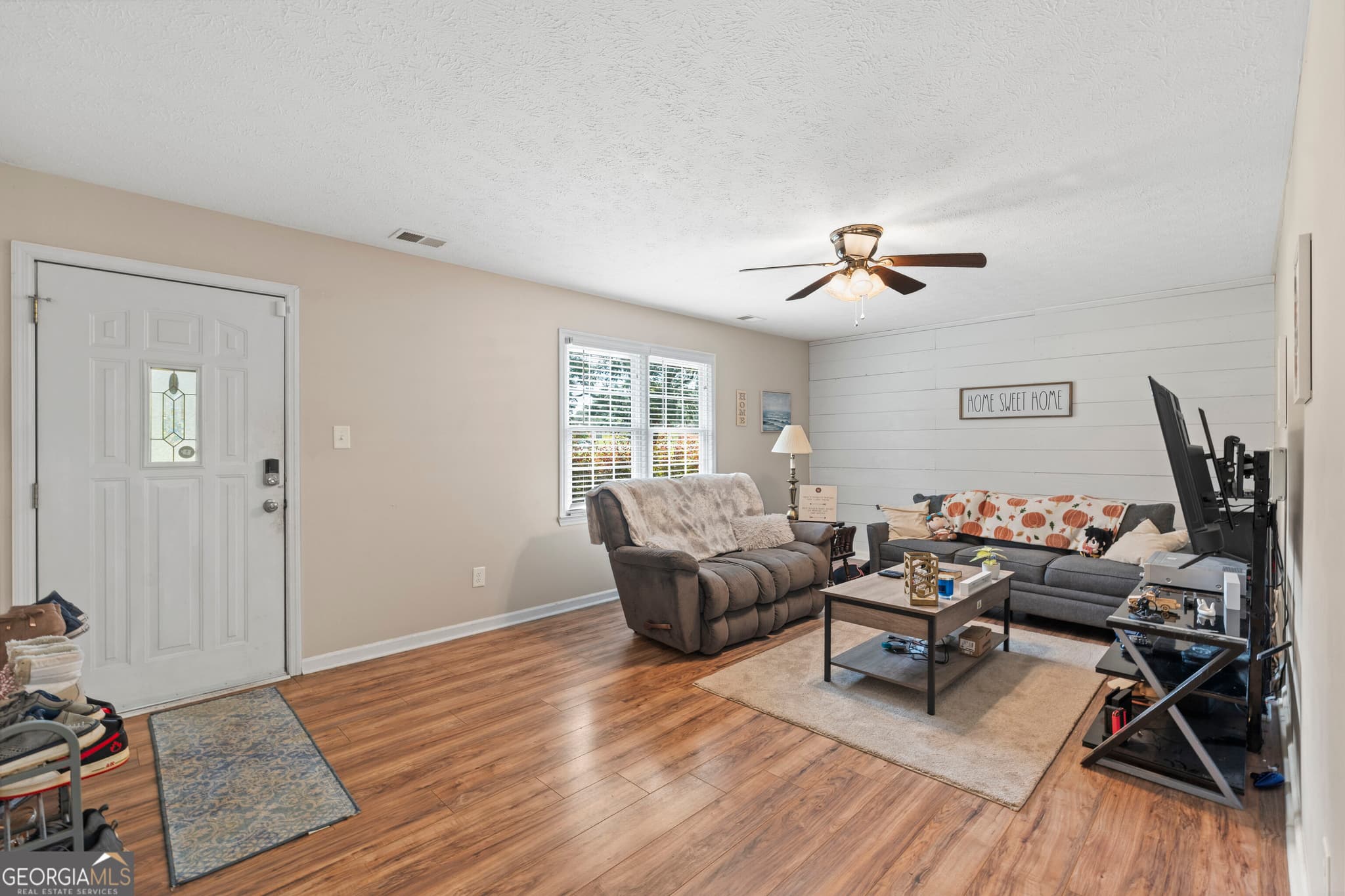 4 bedroom, 3 bathroom, 1,560 sq ft single family residence for sale at 1911 Barnesville Road, Griffin, GA 30224 — photo 6