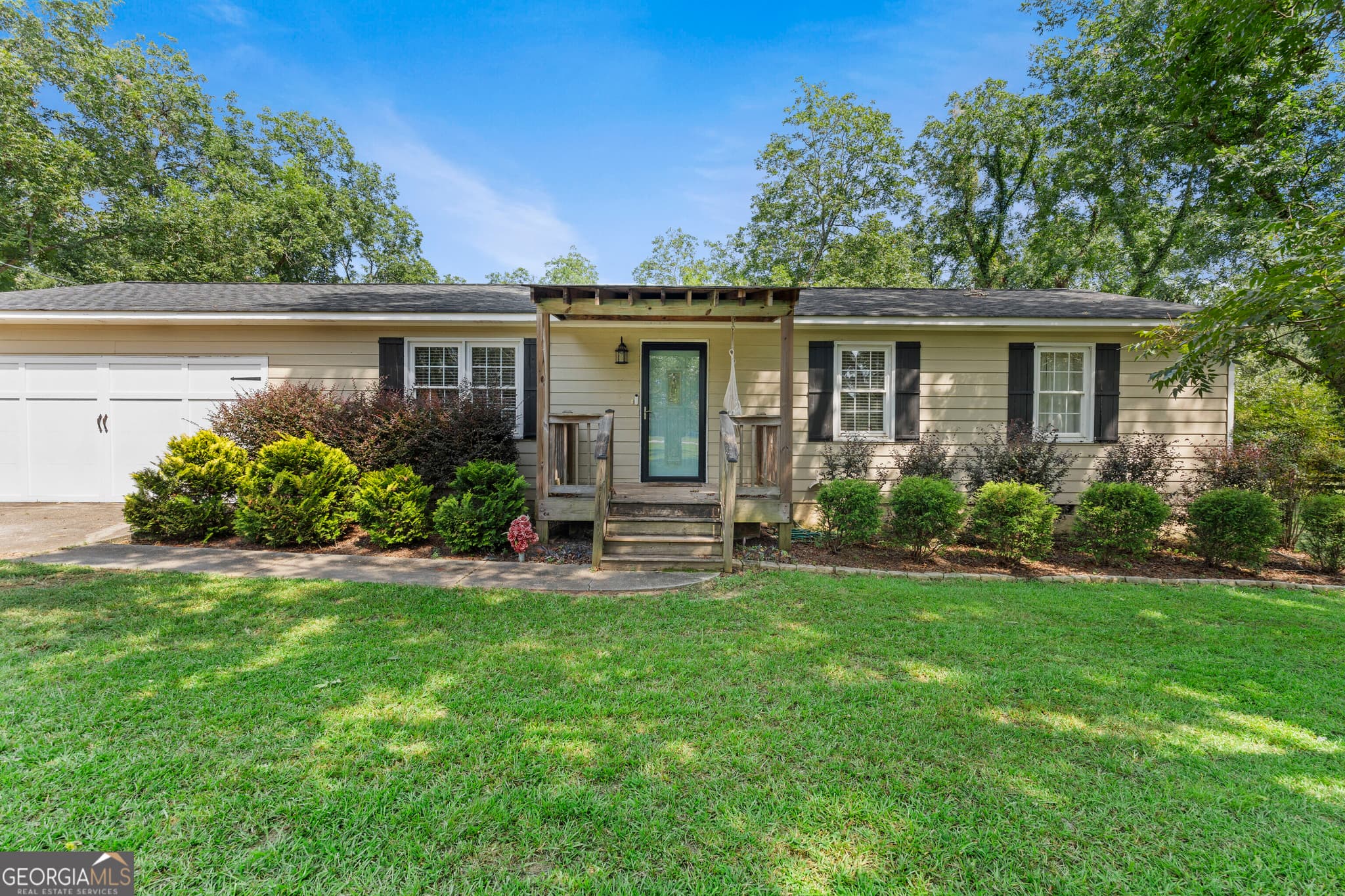 4 bedroom, 3 bathroom, 1,560 sq ft single family residence for sale at 1911 Barnesville Road, Griffin, GA 30224 — photo 3