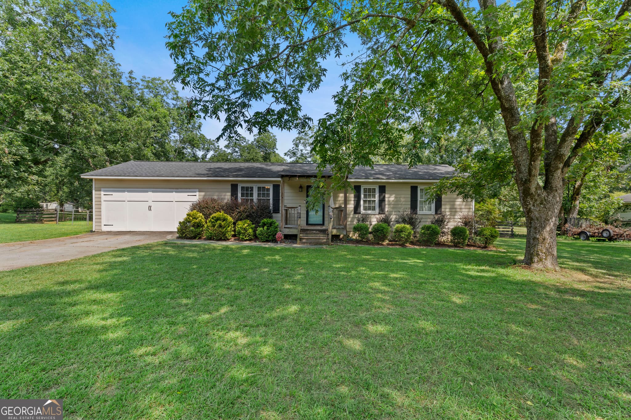 4 bedroom, 3 bathroom, 1,560 sq ft single family residence for sale at 1911 Barnesville Road, Griffin, GA 30224 — photo 1 of 42
