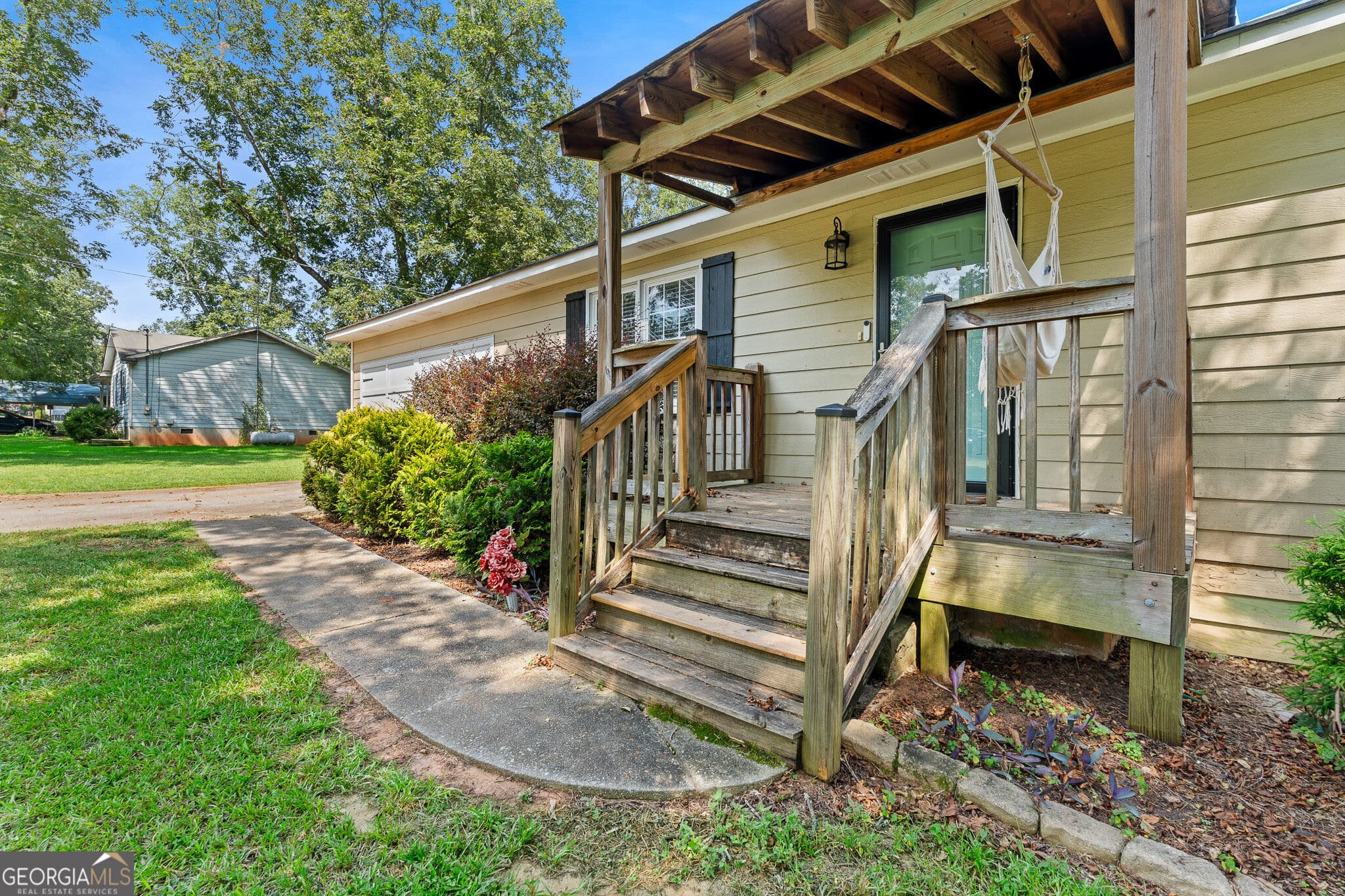 4 bedroom, 3 bathroom, 1,560 sq ft single family residence for sale at 1911 Barnesville Road, Griffin, GA 30224 — photo 4