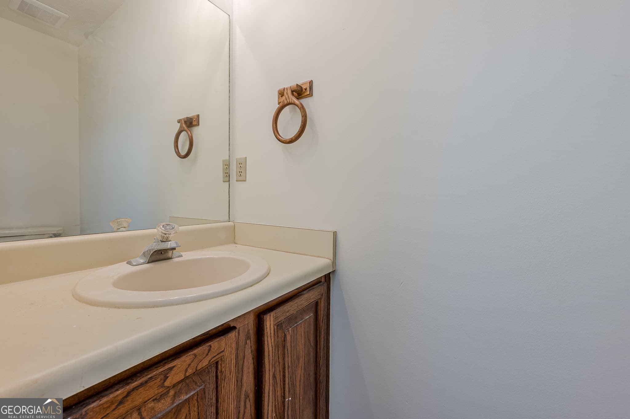 4 bedroom, 2.5 bathroom, 2,966 sq ft single family residence for sale at 2424 Tammeron Drive, Marietta, GA 30064 — photo 9