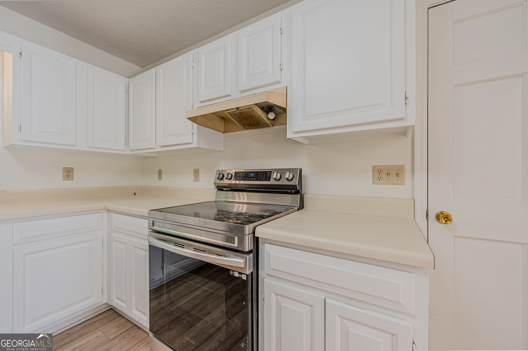 4 bedroom, 2.5 bathroom, 2,966 sq ft single family residence for sale at 2424 Tammeron Drive, Marietta, GA 30064 — photo 4