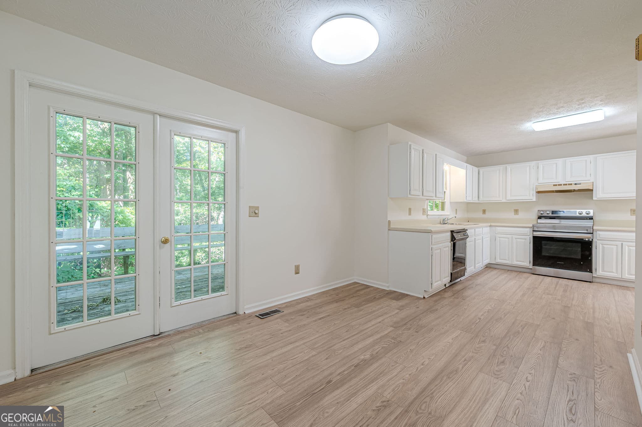 4 bedroom, 2.5 bathroom, 2,966 sq ft single family residence for sale at 2424 Tammeron Drive, Marietta, GA 30064 — photo 8
