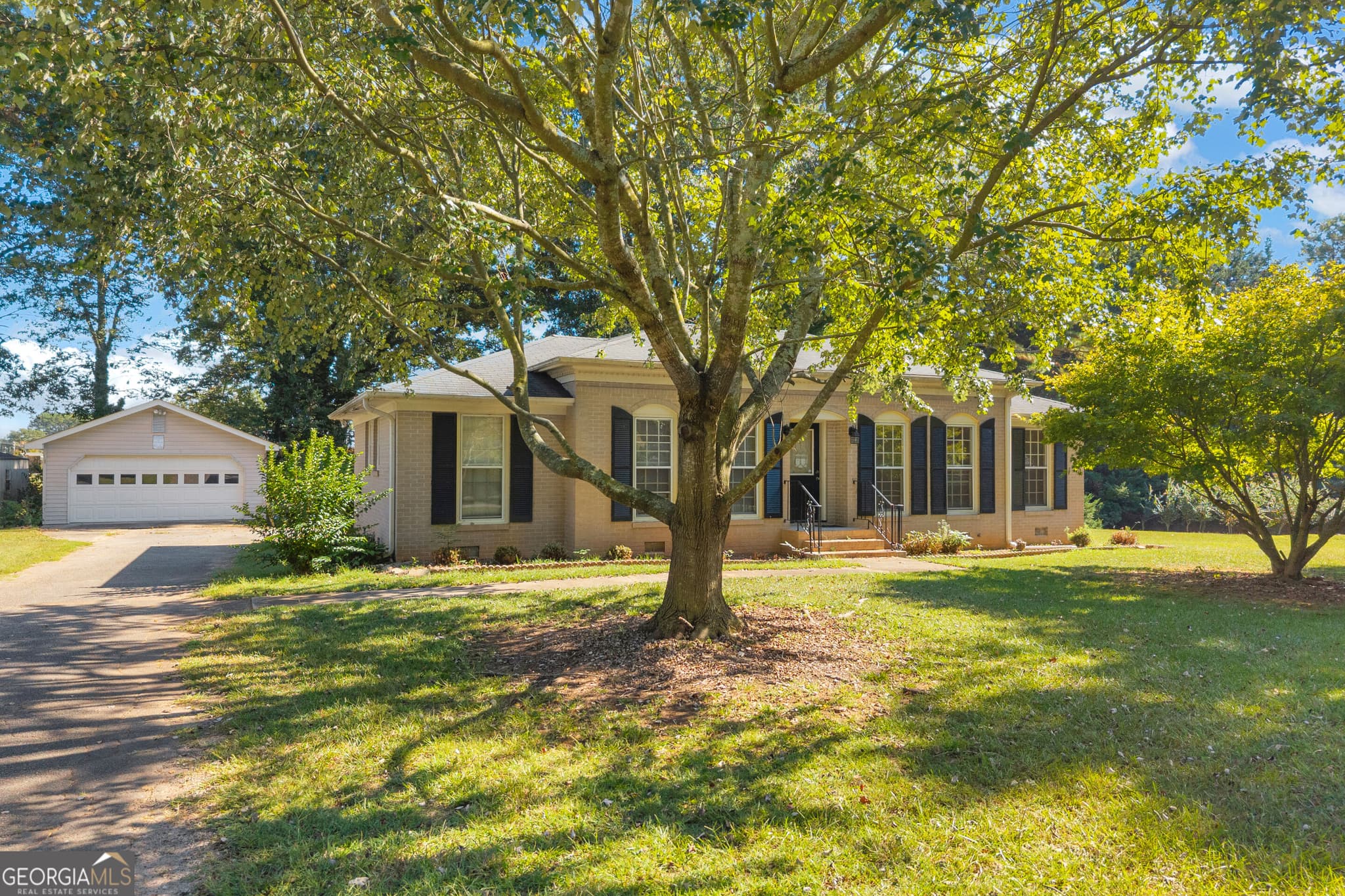 3 bedroom, 2 bathroom, 2,119 sq ft single family residence for sale at 123 Gilmer Street, Lavonia, GA 30553