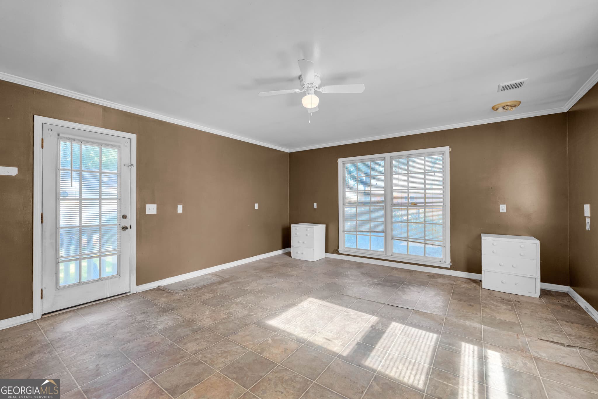 3 bedroom, 2 bathroom, 2,119 sq ft single family residence for sale at 123 Gilmer Street, Lavonia, GA 30553 — photo 4