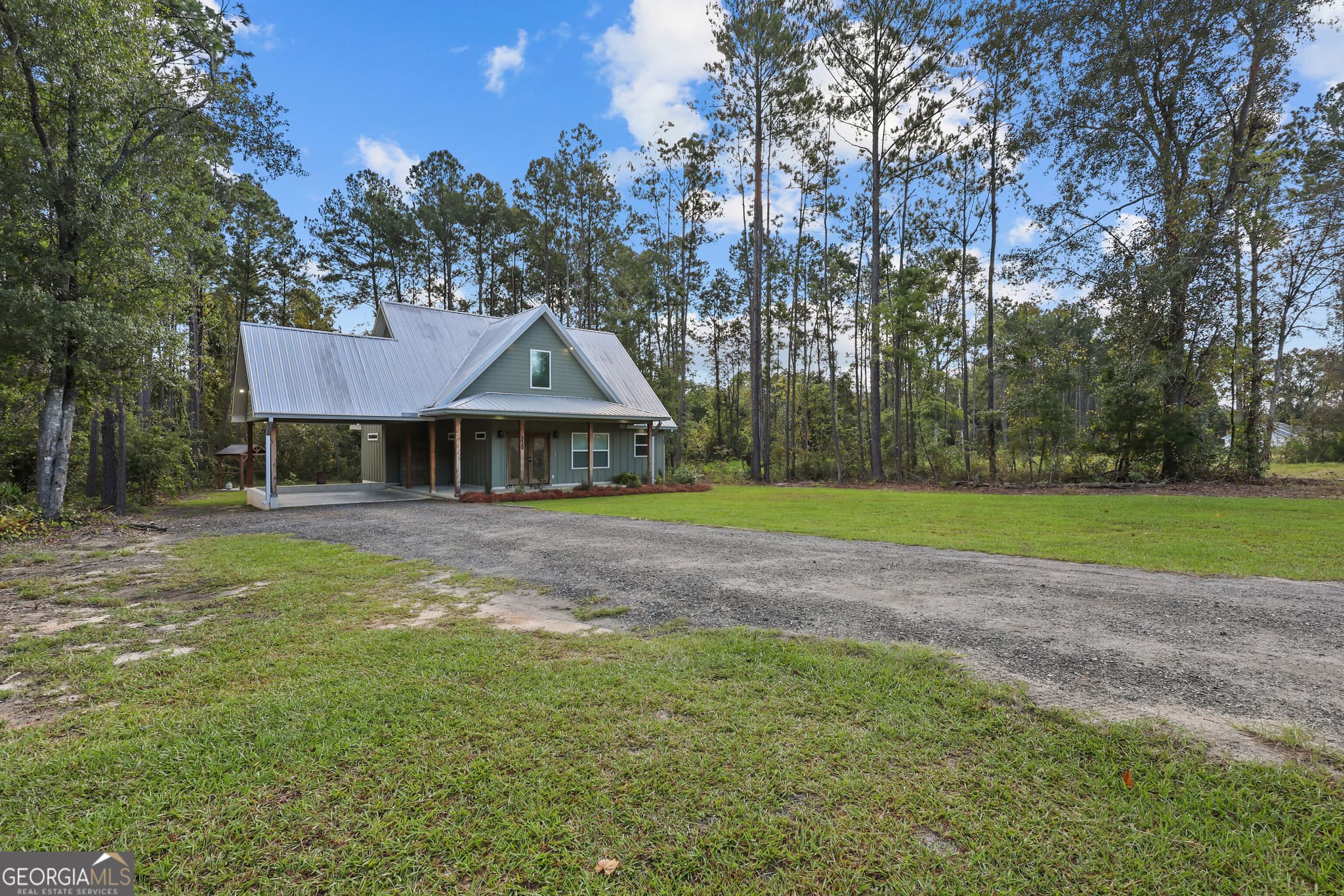 3 bedroom, 2 bathroom, 1,519 sq ft single family residence under contract at 835 Azalea Street, Blackshear, GA 31516 — photo 2