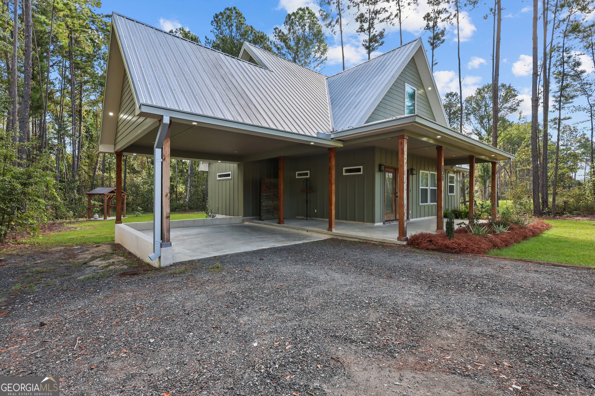3 bedroom, 2 bathroom, 1,519 sq ft single family residence under contract at 835 Azalea Street, Blackshear, GA 31516 — photo 4