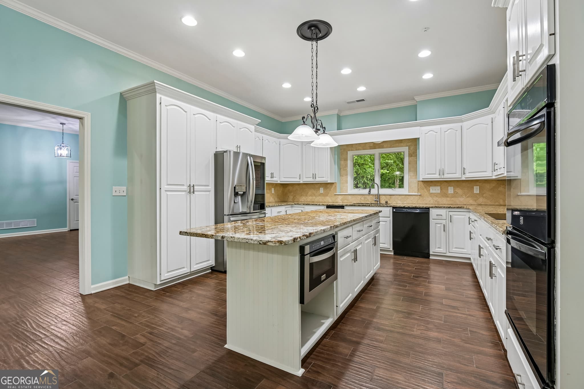 6 bedroom, 4 bathroom, 5,114 sq ft single family residence for sale at 2077 Coolidge Way, Acworth, GA 30101 — photo 2