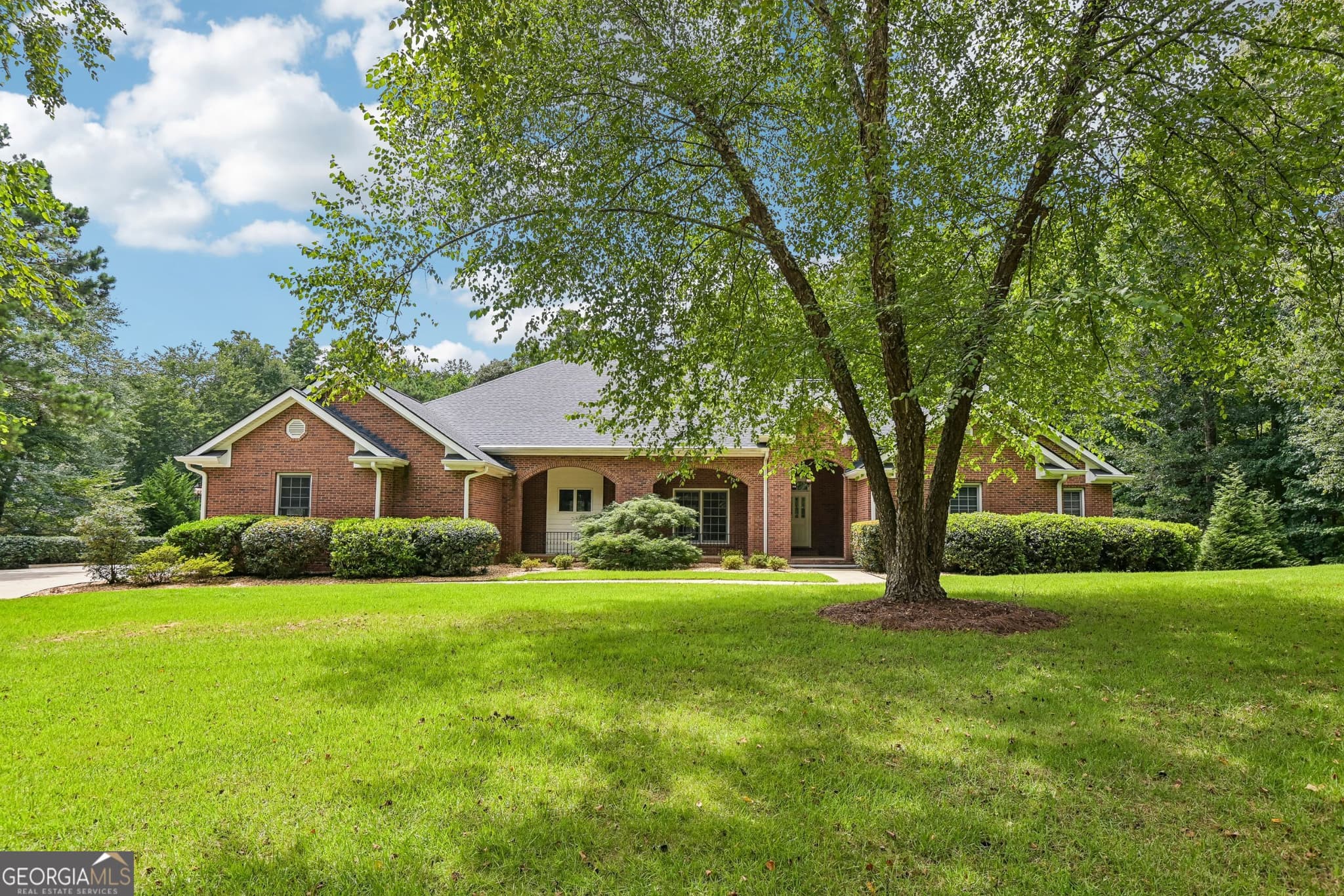6 bedroom, 4 bathroom, 5,114 sq ft single family residence for sale at 2077 Coolidge Way, Acworth, GA 30101 — photo 1 of 77