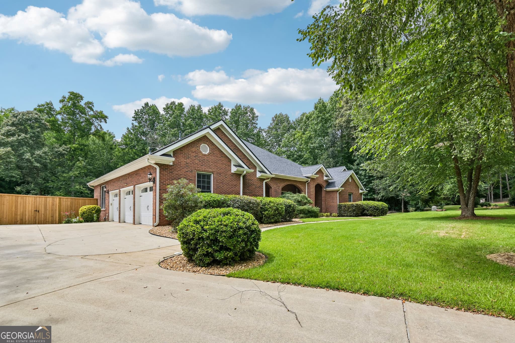 6 bedroom, 4 bathroom, 5,114 sq ft single family residence for sale at 2077 Coolidge Way, Acworth, GA 30101 — photo 9