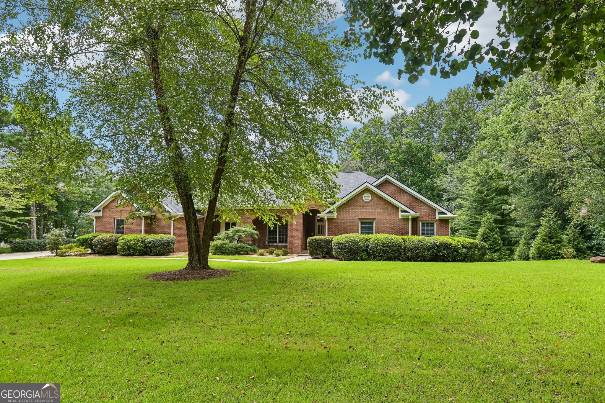 6 bedroom, 4 bathroom, 5,114 sq ft single family residence for sale at 2077 Coolidge Way, Acworth, GA 30101 — photo 8