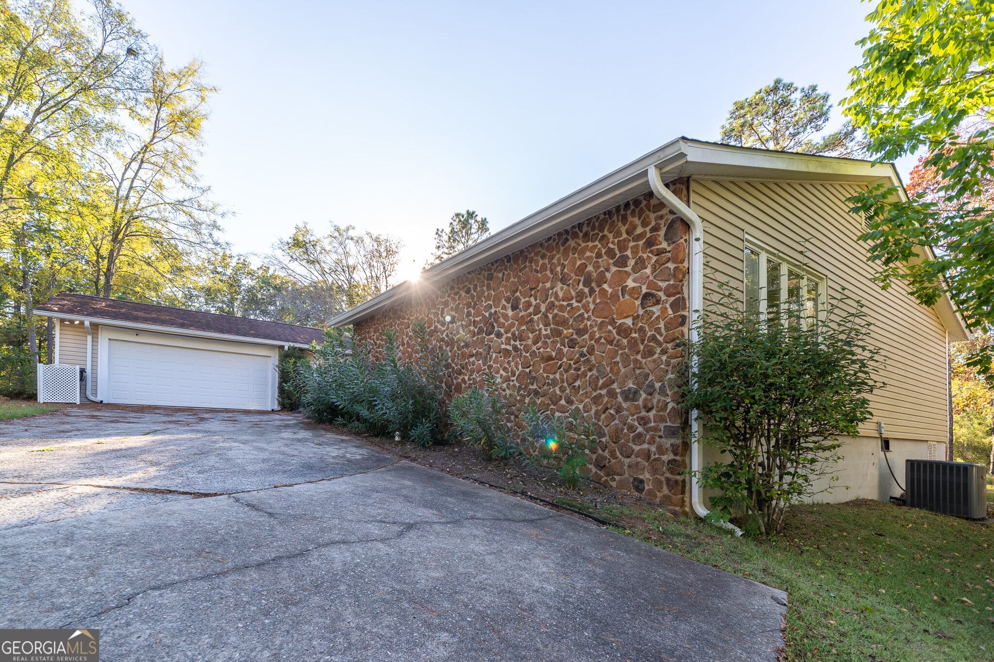 3 bedroom, 2 bathroom, 2,340 sq ft single family residence for sale at 340 River North Boulevard, Macon, GA 31211 — photo 2