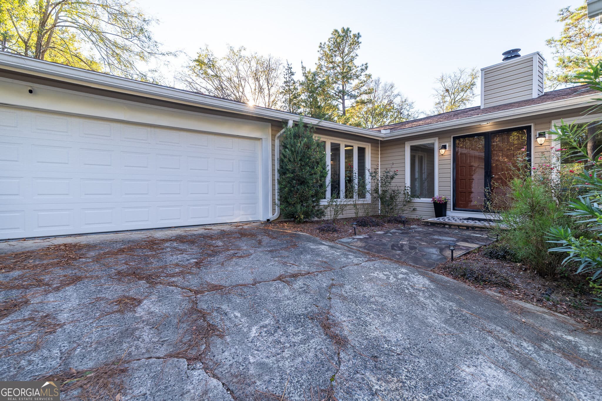 3 bedroom, 2 bathroom, 2,340 sq ft single family residence for sale at 340 River North Boulevard, Macon, GA 31211