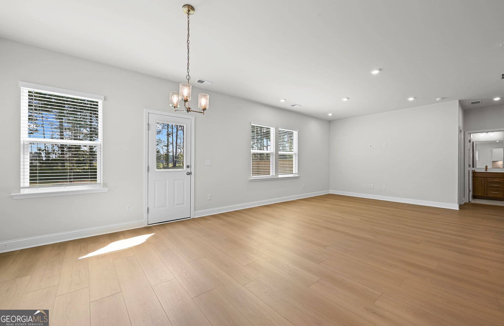 5 bedroom, 3 bathroom, 2,622 sq ft single family residence for sale at 813 Oleander Court, Mcdonough, GA 30253 — photo 7